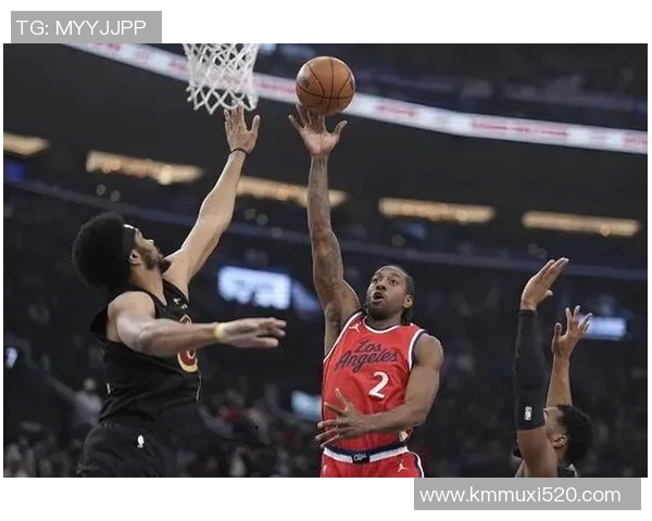 伦纳德本赛季砍下30+时，快船队战绩8胜3负